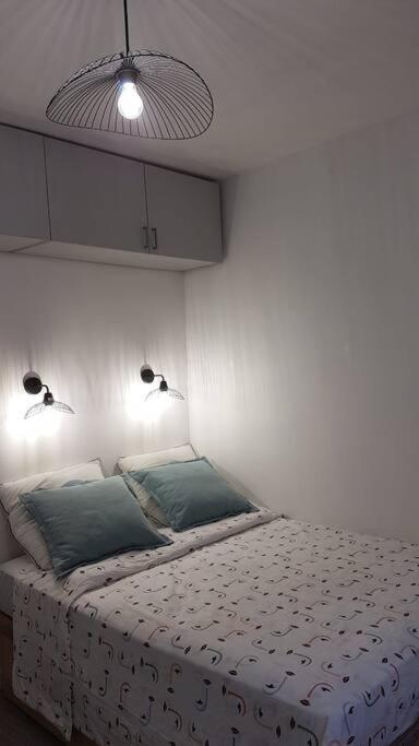 פריז Studio Cosy, Quartier Canal Saint-Martin מראה חיצוני תמונה